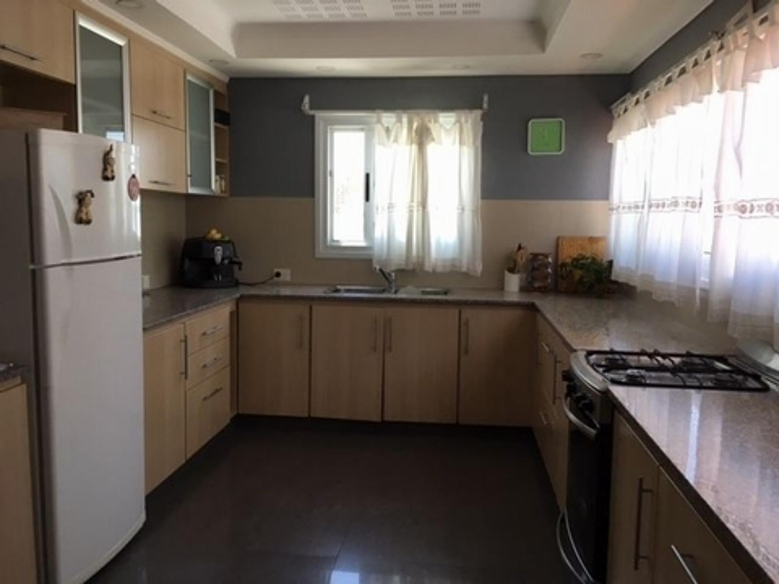 IMPERDIBLE CASA 3 ambientes con TERRAZA PROPIA- BARRACAS — foto 2