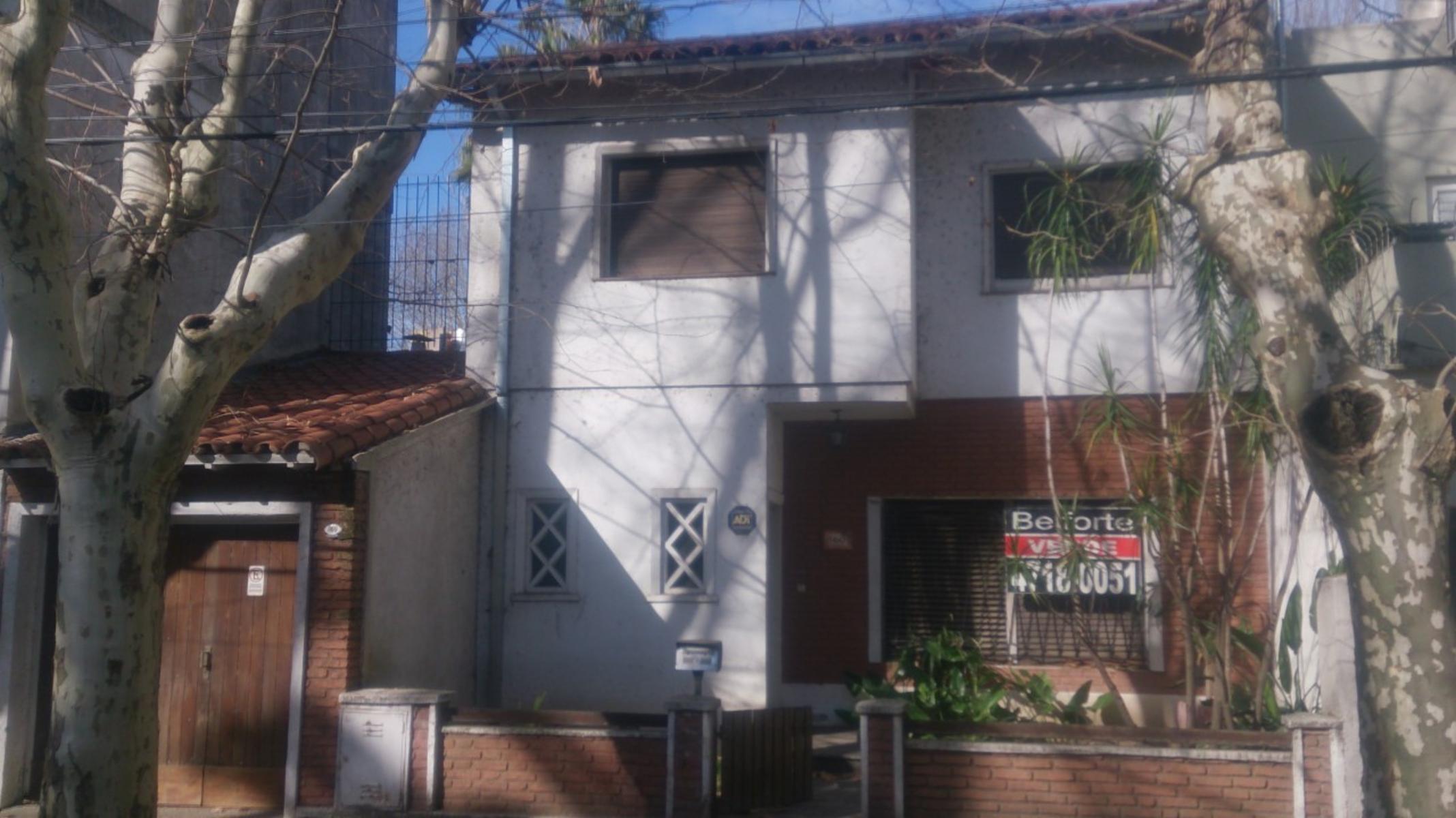 CASA DE 4 AMB. EXCELENTE UBICACIÓN VTE LOPEZ