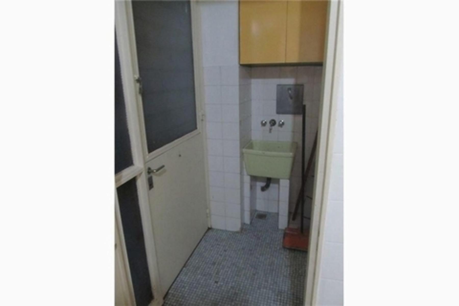 Monoambiente con cocina separada, lavadero y cochera- BARRIO NORTE — foto 8