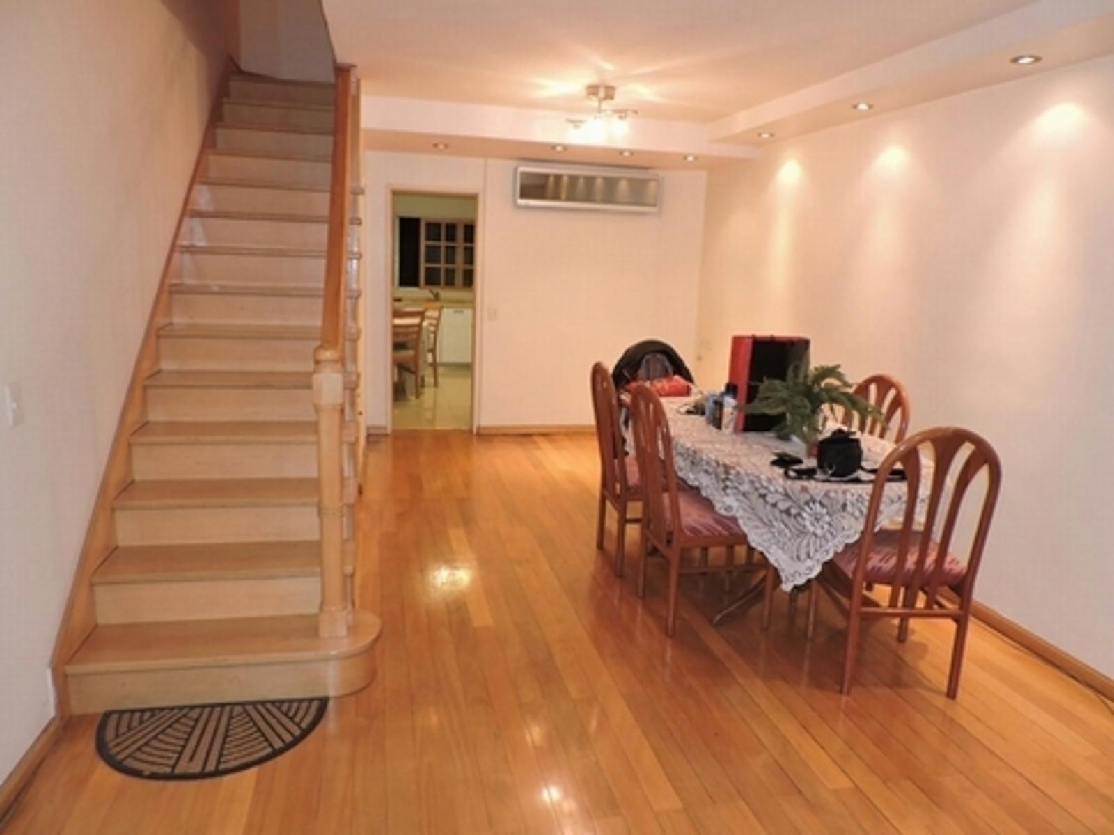 Duplex en 3 Plantas con Pleyroom, Cochera y jardín — foto 2