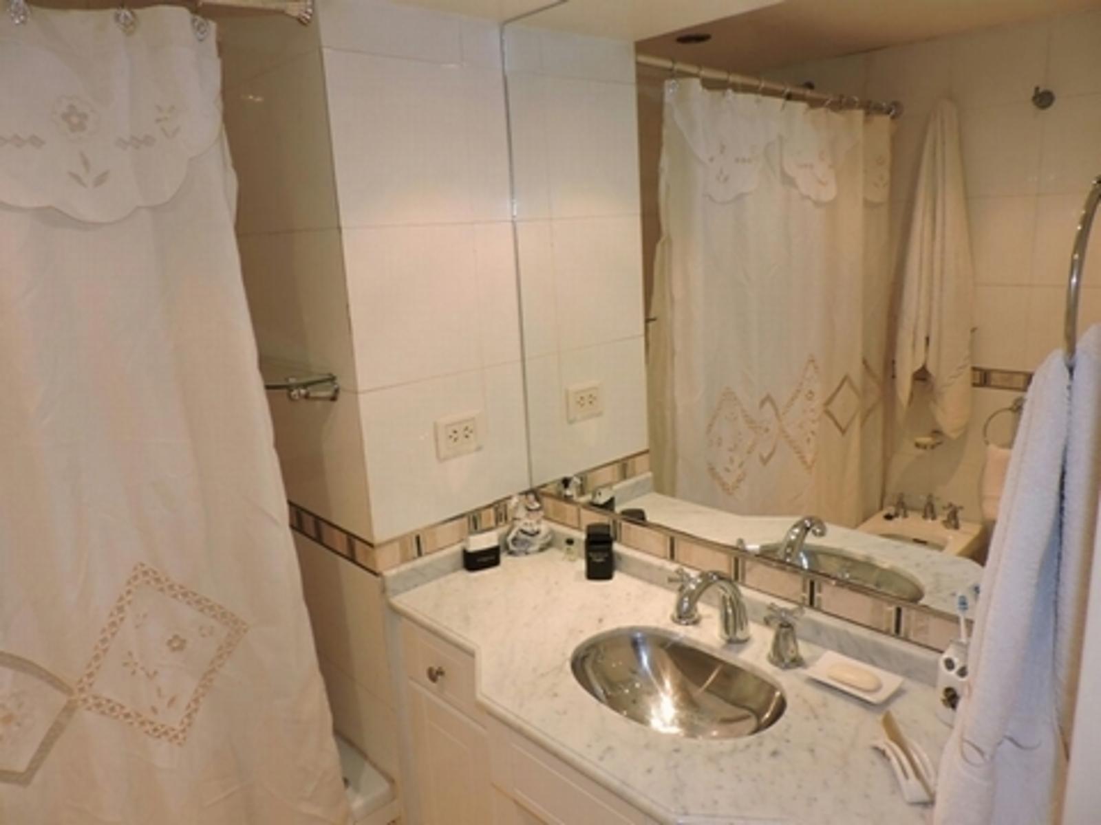 Duplex en 3 Plantas con Pleyroom, Cochera y jardín — foto 4