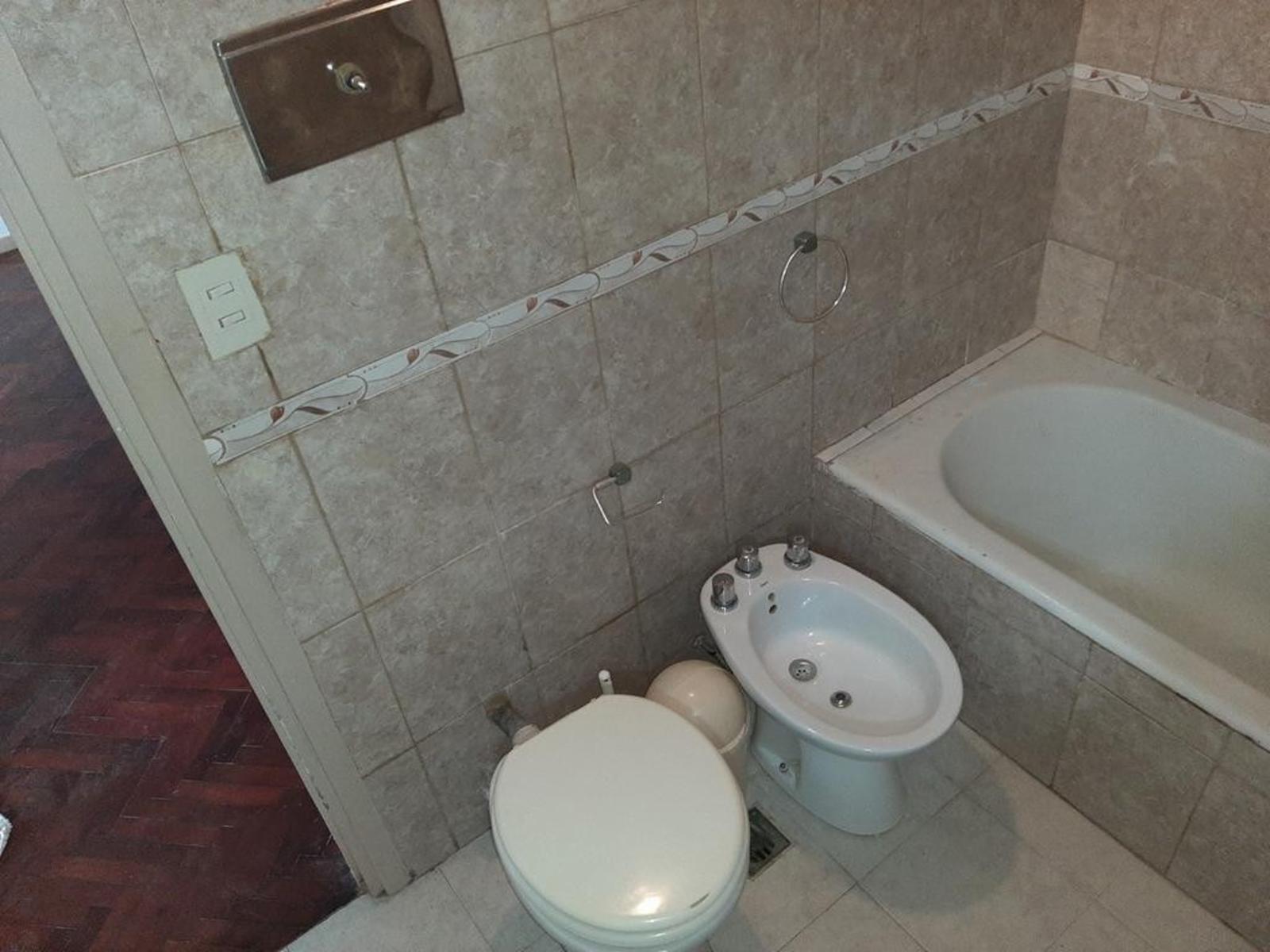 Hermoso Dpto de 2 Ambiente muy luminoso - EXELENTE UBICACION — foto 12