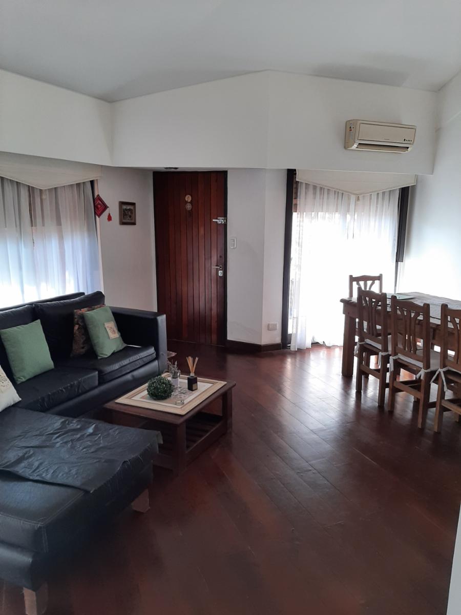 Hermosa Casa con cochera, Jardin, Pileta