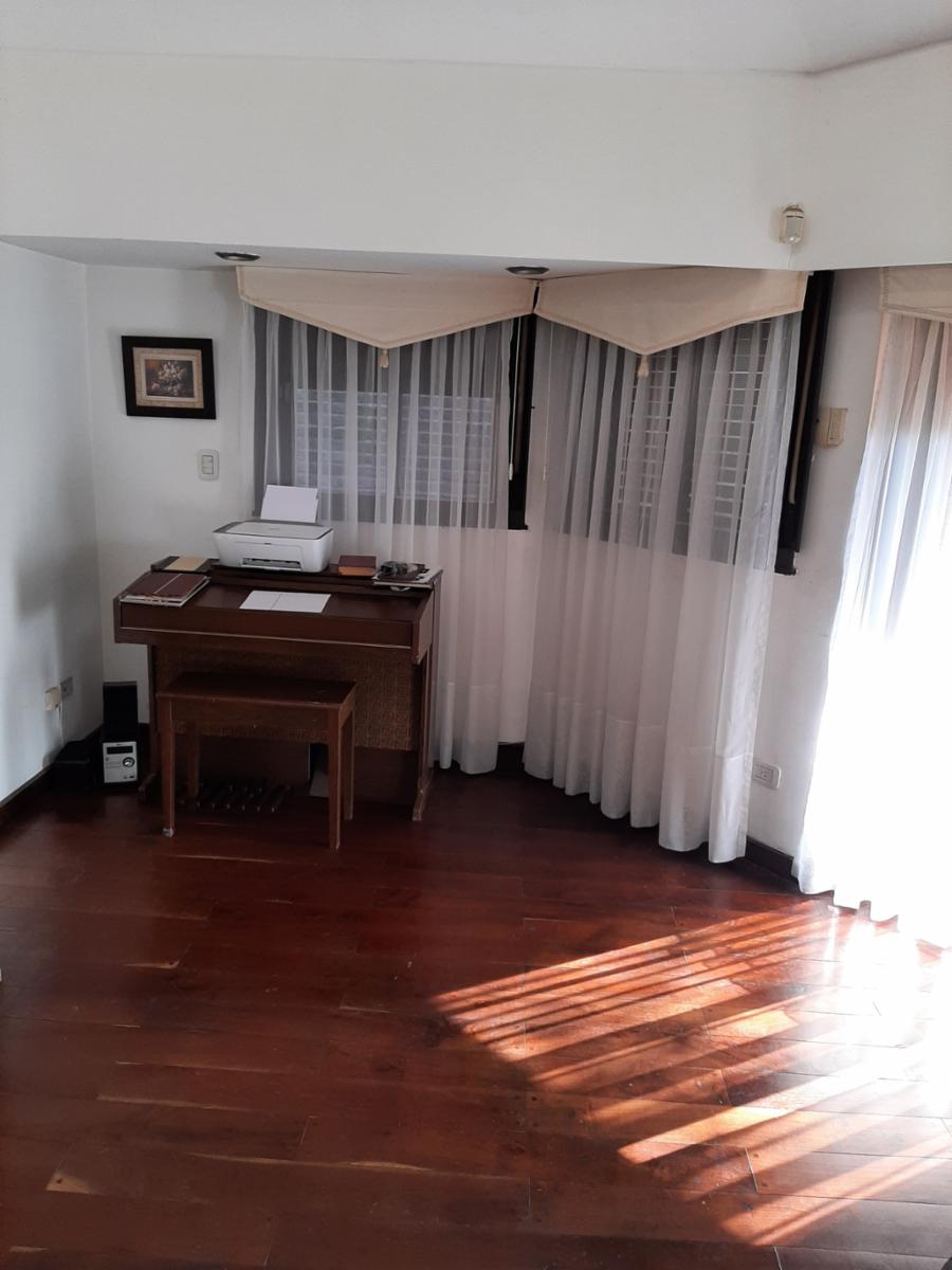 Hermosa Casa con cochera, Jardin, Pileta — foto 2