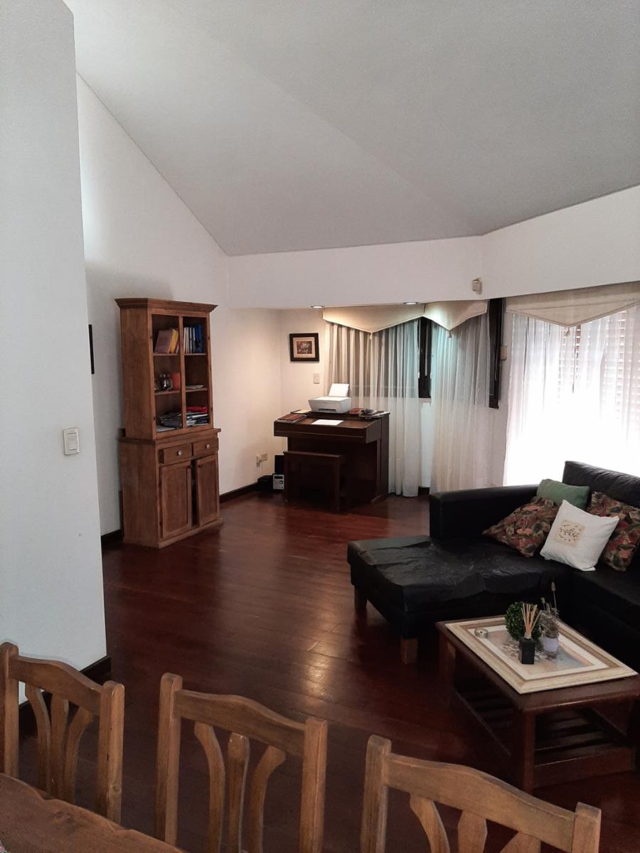 Hermosa Casa con cochera, Jardin, Pileta — foto 6