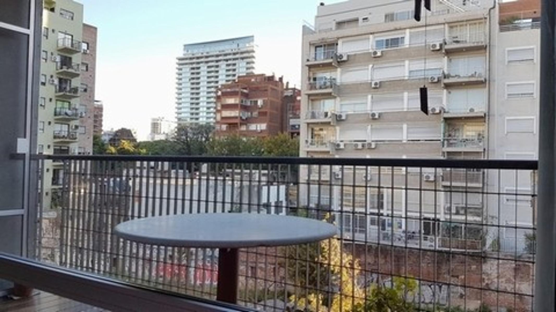 Impecable Monoambiente con COCHERA FIJA Y CUBIERTA