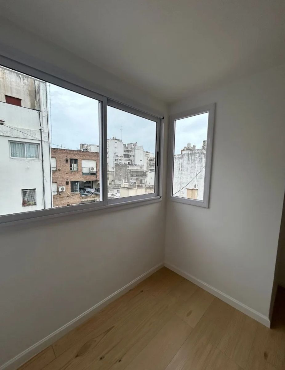 Impecable 2 Ambientes Muy Luminoso, En Excelente Ubicación, Reciclado A Nuevo. — foto 2