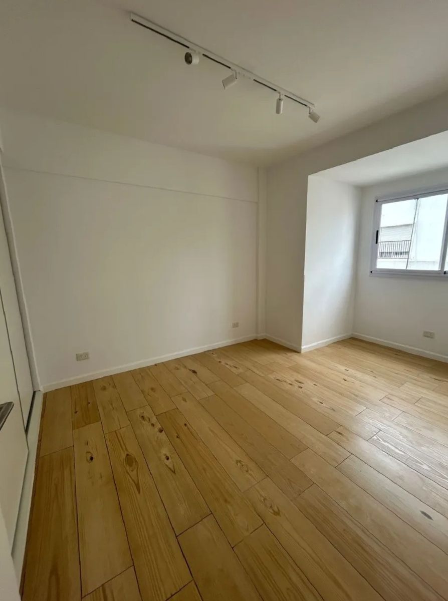 Impecable 2 Ambientes Muy Luminoso, En Excelente Ubicación, Reciclado A Nuevo. — foto 3