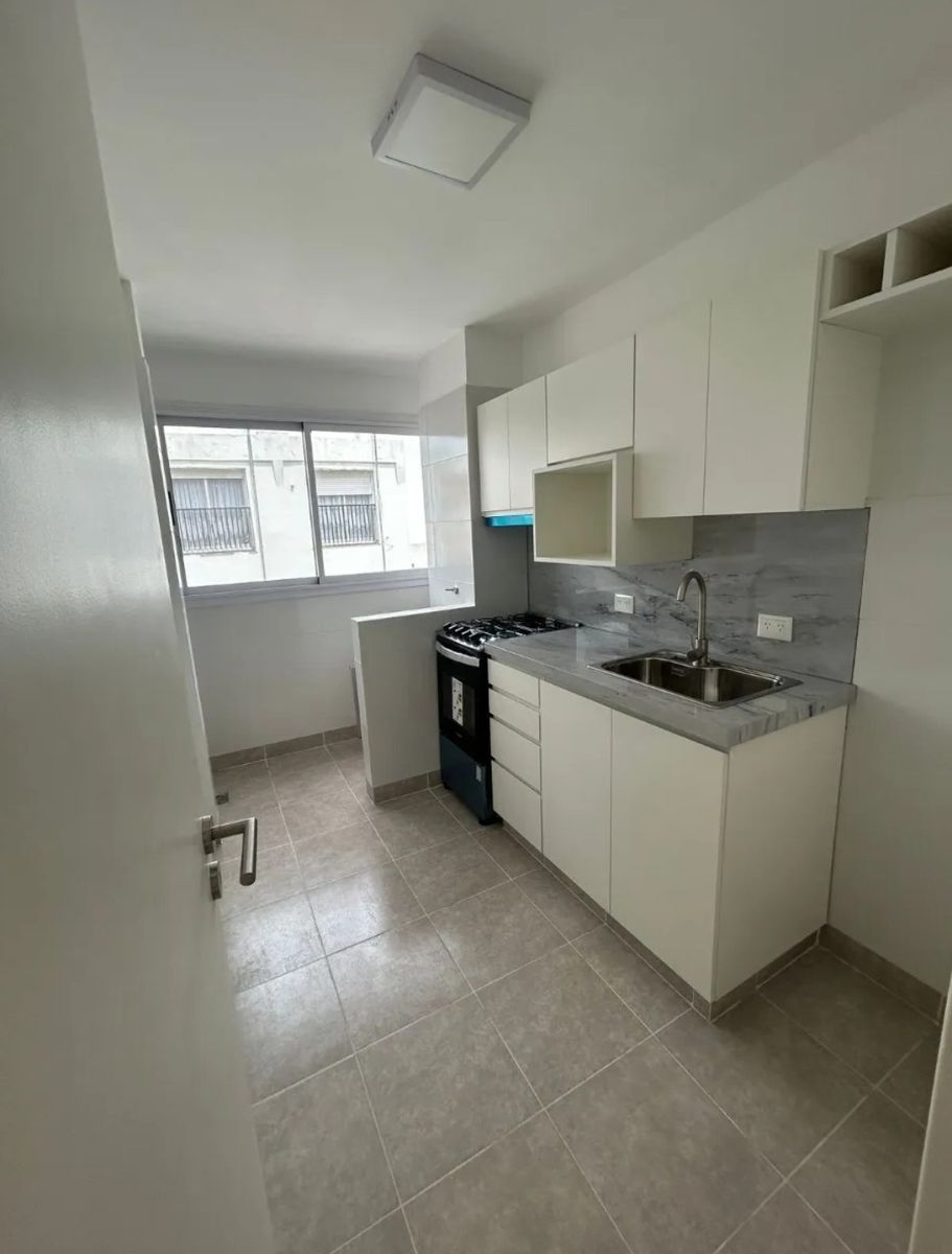 Impecable 2 Ambientes Muy Luminoso, En Excelente Ubicación, Reciclado A Nuevo. — foto 6