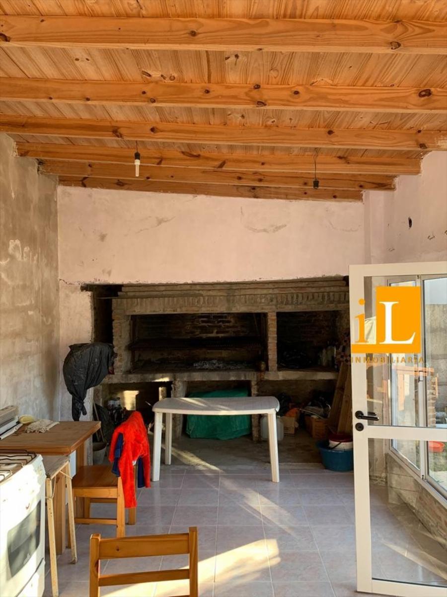 CASA EN VENTA EN Bº LOS PINOS - CNEL. BRANDSEN - 8