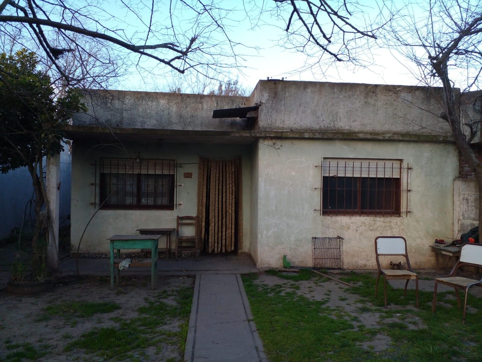 CASA EN VENTA - CORONEL BRANDSEN - 2
