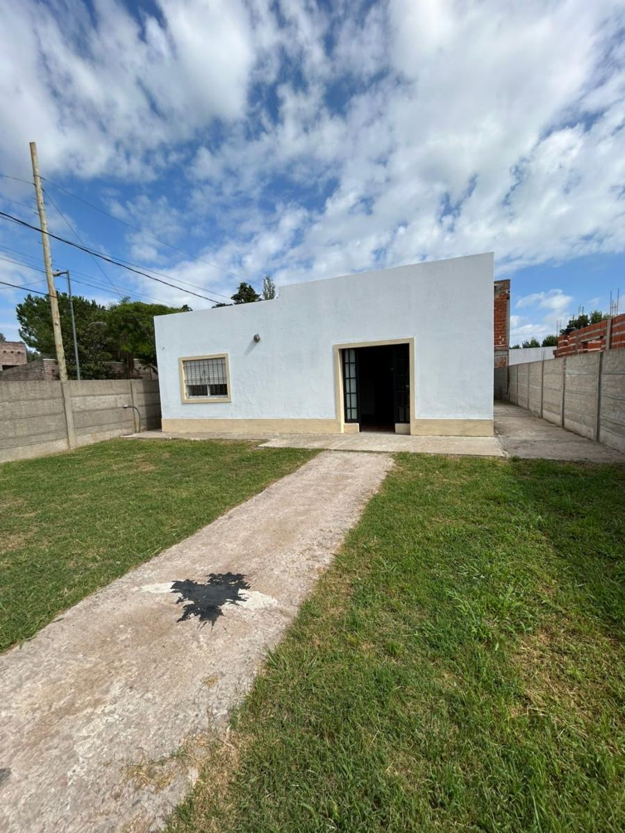 CASA EN VENTA - CORONEL BRANDSEN