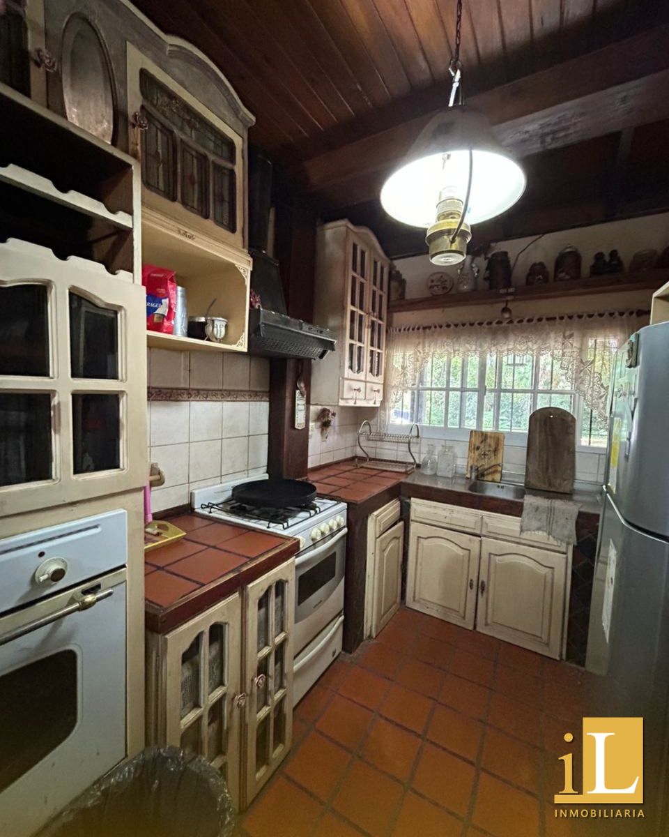 Casa En Venta En Barrio Las Américas - 2100m2 Con Piscina — foto 4