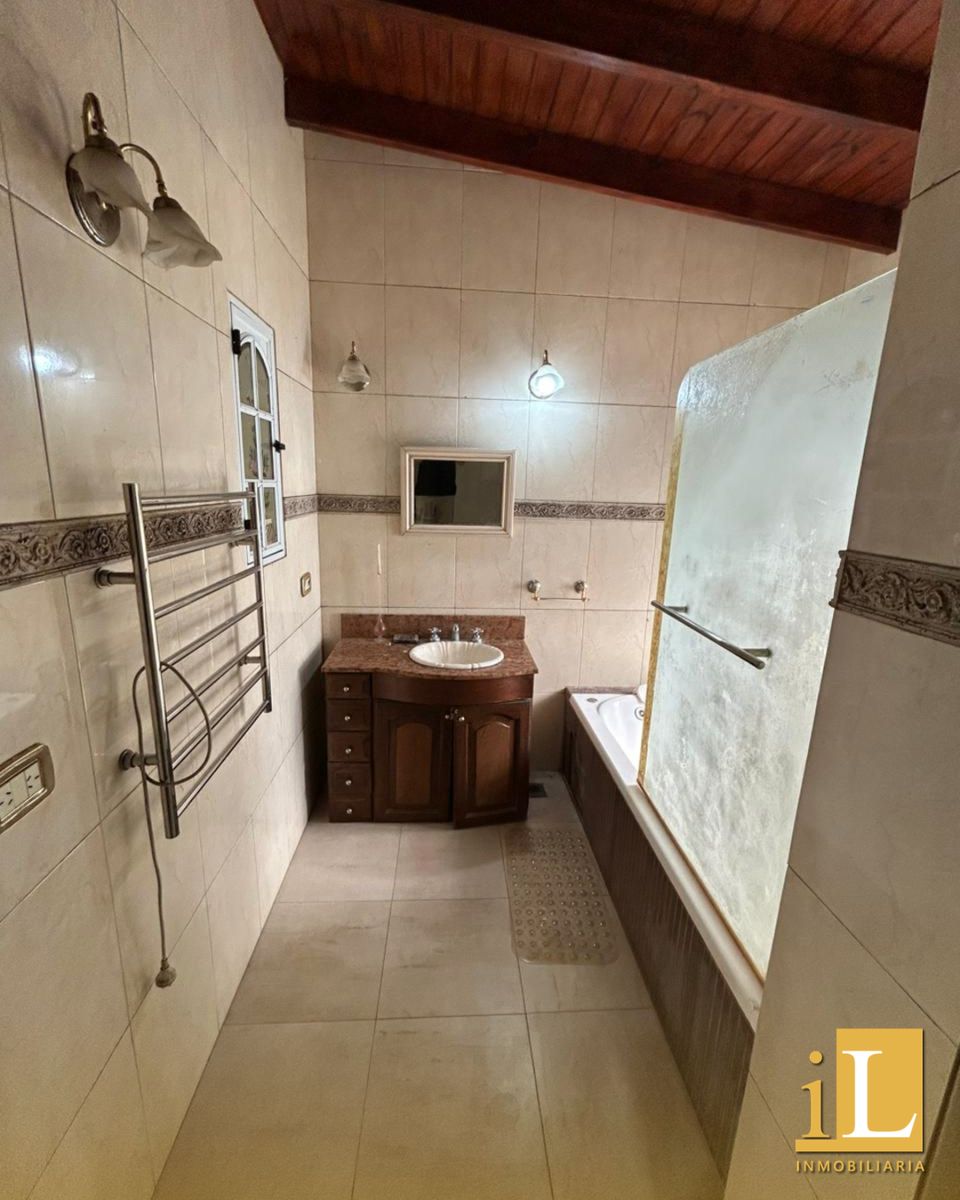 Casa En Venta En Barrio Las Américas - 2100m2 Con Piscina — foto 9