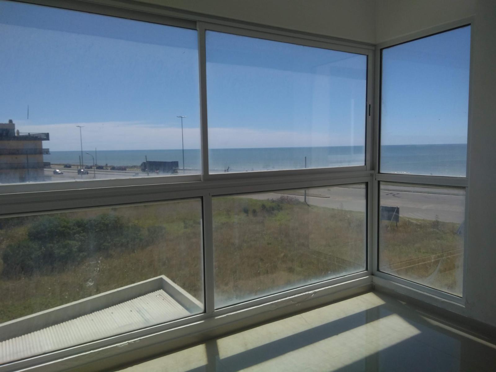 En venta depto dos ambientes a estrenar con vista lateral al mar — foto 2