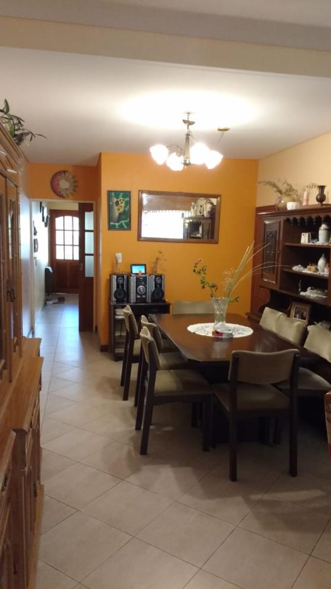 HERMOSO DUPLEX 4 AMBIENTES CON GARAJE Y FONDO LIBRE - 6
