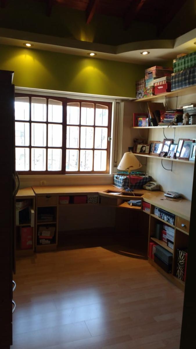 HERMOSO DUPLEX 4 AMBIENTES CON GARAJE Y FONDO LIBRE - 11