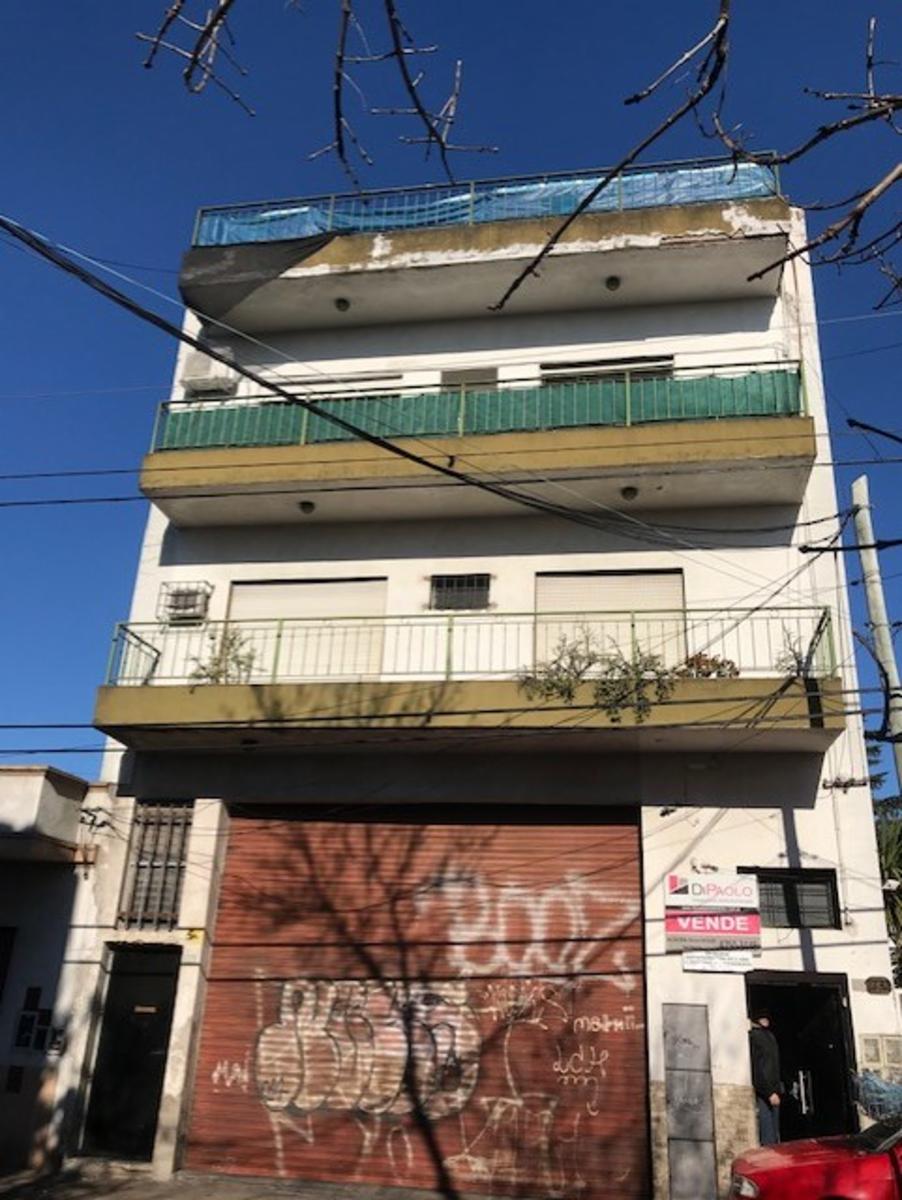 DEPARTAMENTO EN 1º PISO AL FRENTE MAS CASA PREMOLDEADA EN TERRAZA — foto 2