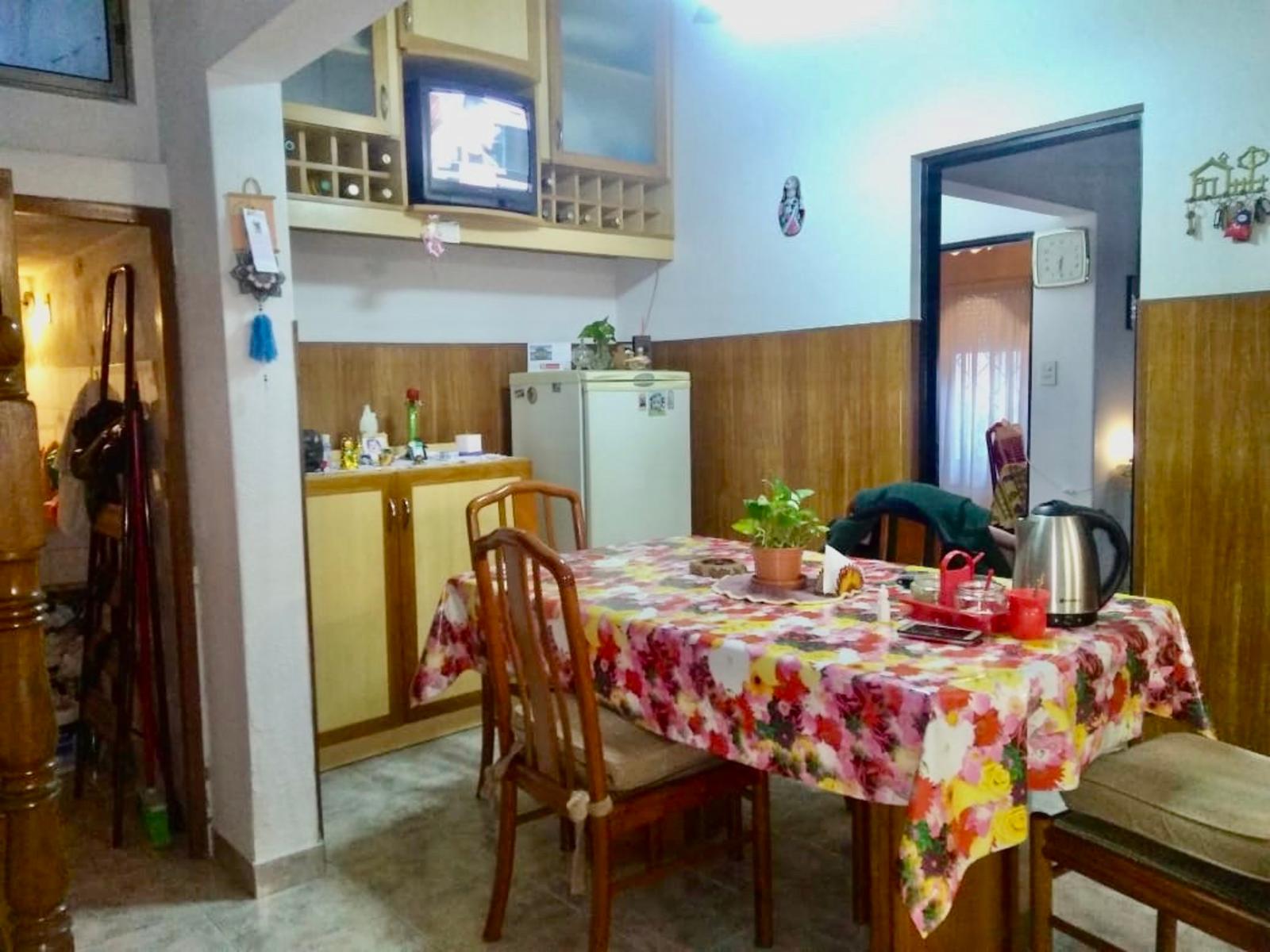 DEPARTAMENTO EN DOS PLANTAS DE 4 AMBIENTES CON TERRAZA Y PATI0 — foto 4