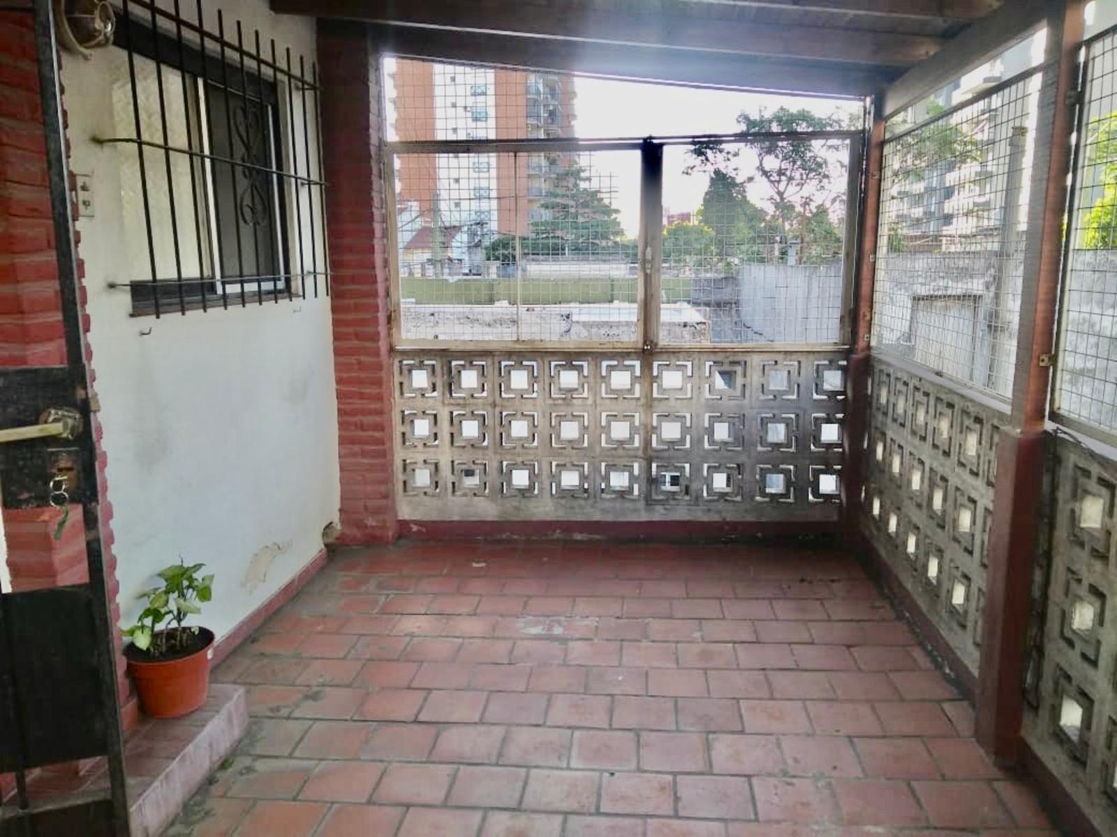 DEPARTAMENTO EN DOS PLANTAS DE 4 AMBIENTES CON TERRAZA Y PATI0 — foto 14