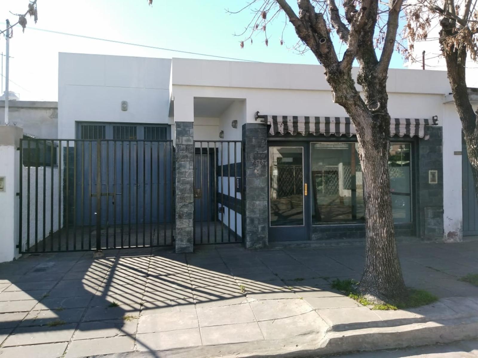 LOTE 8,66 X 30 SUPERFICIE TOTAL 260 / GALPÓN DEPOSITO Y OFICINA - 1