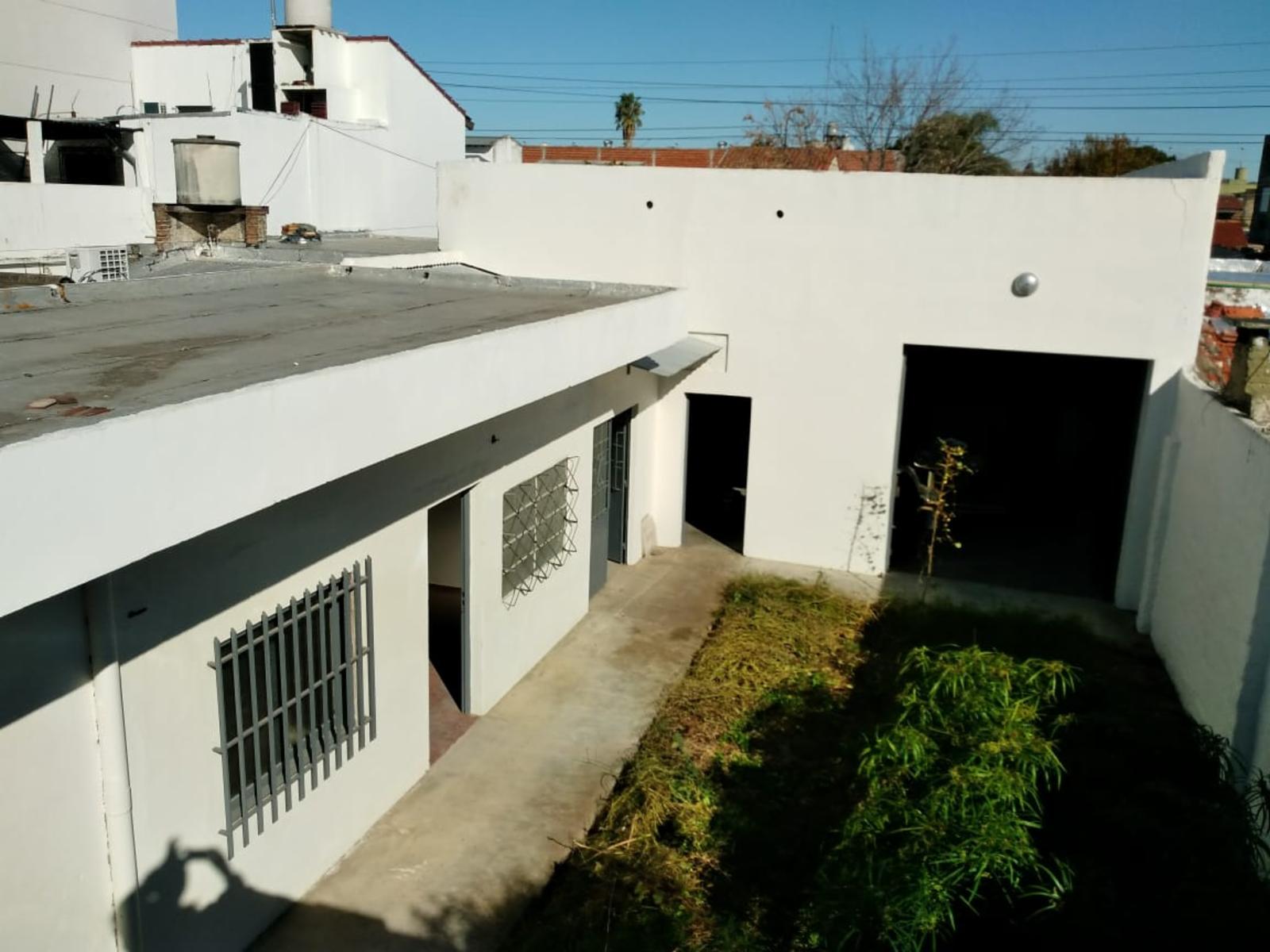 LOTE 8,66 X 30 SUPERFICIE TOTAL 260 / GALPÓN DEPOSITO Y OFICINA - 23