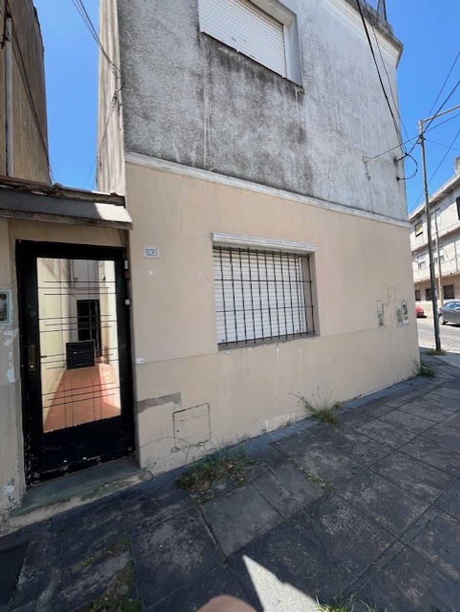 PH DE 3 AMBIENTES AL FRENTE CON PATIO - SAN MARTIN