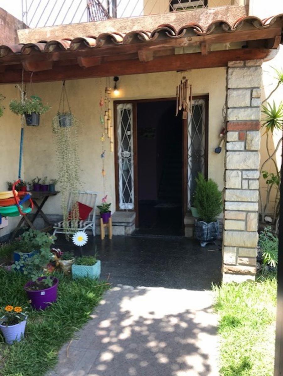CASA AL FRENTE CASA AL FRENTE CON JARDIN Y PATIO — foto 5