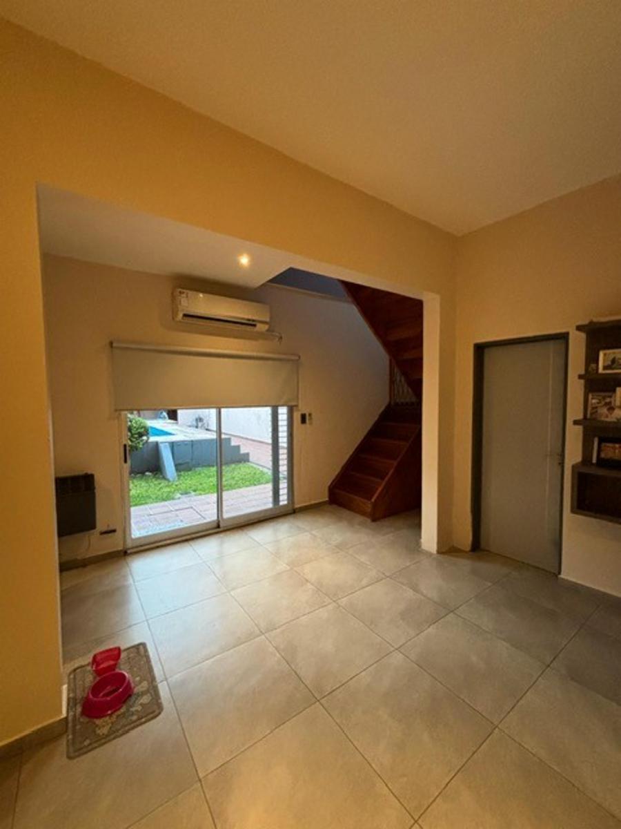 CASA MODERNA DE 4 AMBIENTES CON COCHERA, PATIO, QUINCHO Y PILETA — foto 7