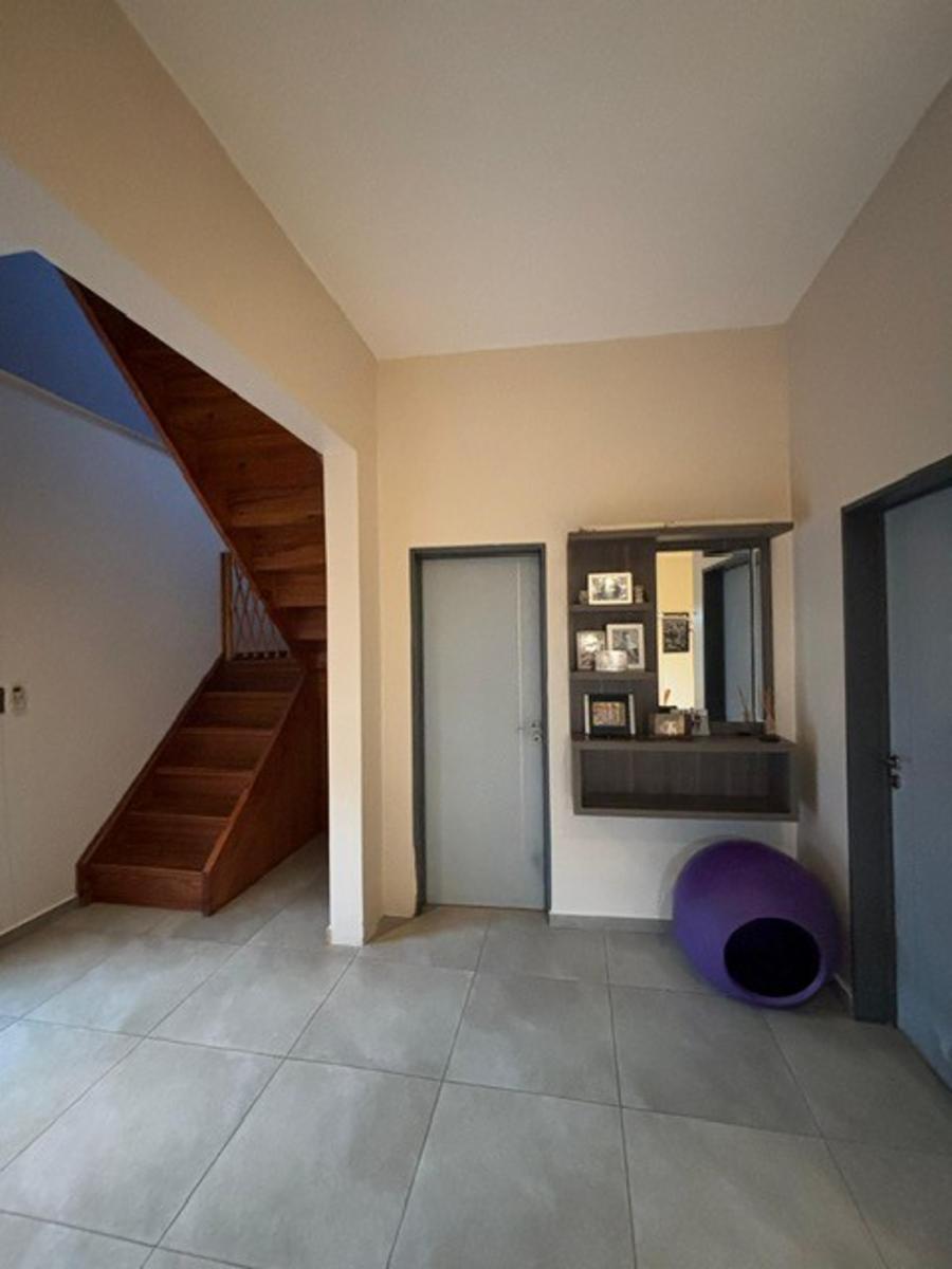 CASA MODERNA DE 4 AMBIENTES CON COCHERA, PATIO, QUINCHO Y PILETA — foto 8