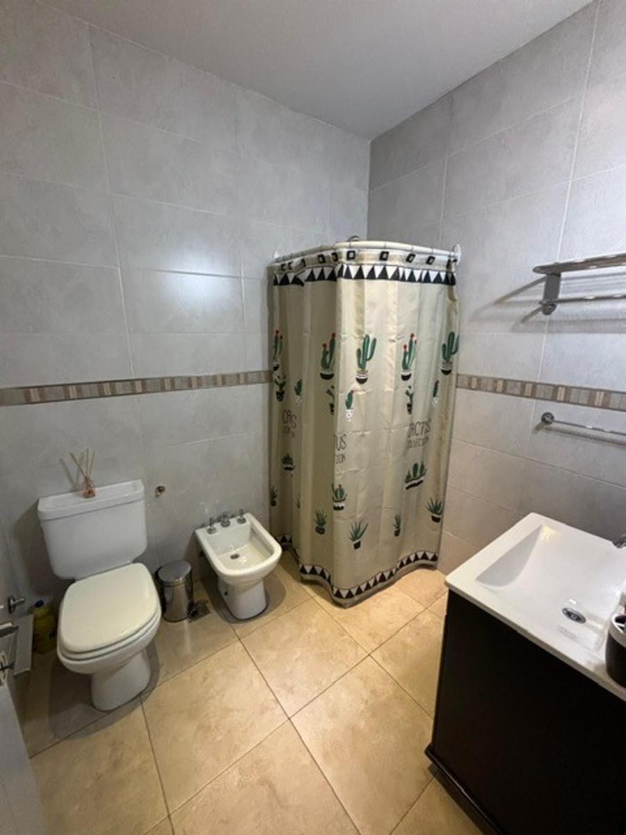 CASA MODERNA DE 4 AMBIENTES CON COCHERA, PATIO, QUINCHO Y PILETA — foto 11