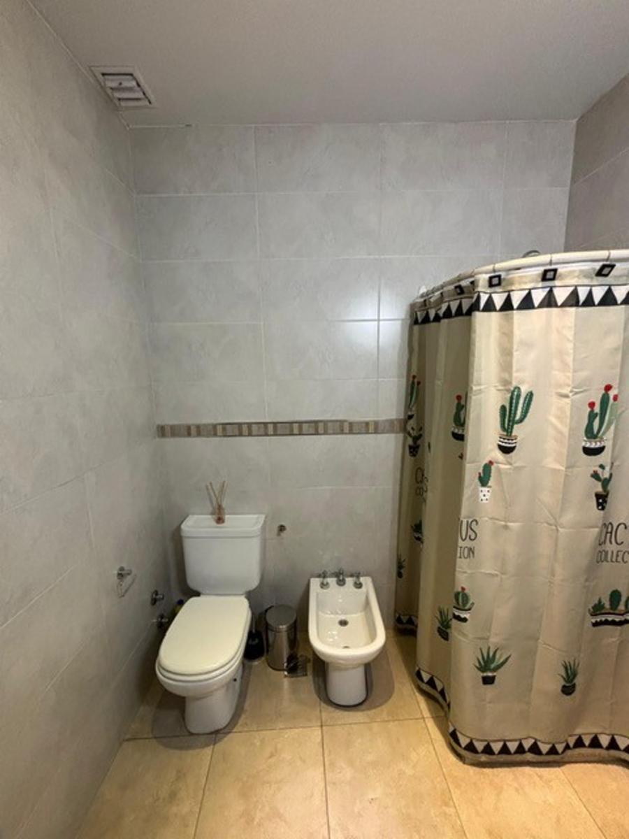 CASA MODERNA DE 4 AMBIENTES CON COCHERA, PATIO, QUINCHO Y PILETA — foto 13