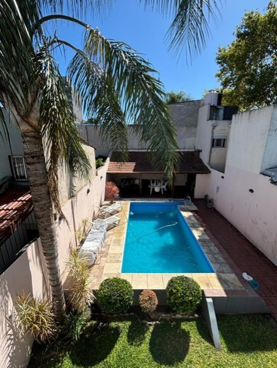 CASA MODERNA DE 4 AMBIENTES CON COCHERA, PATIO, QUINCHO Y PILETA — foto 15
