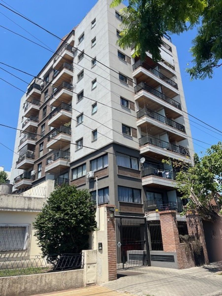 MONOAMBIENTE 6TO PISO AL CONTRAFRENTE CON BALCON - SAENZ PEÑA