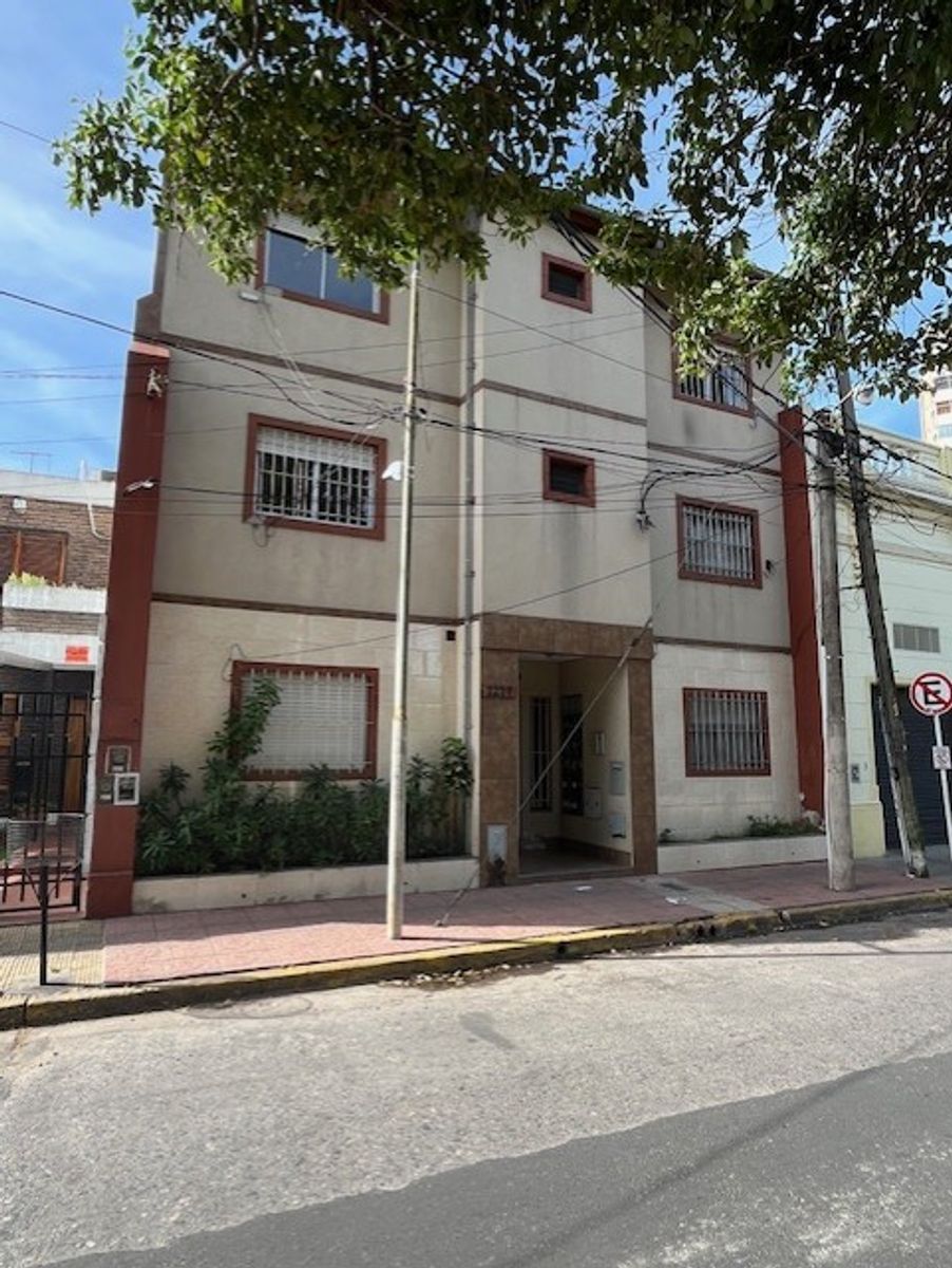 DUPLEX TRES AMBIENTES CON GALERIA CUBIERTA Y PATIO - SANTOS LUGARES — foto 2