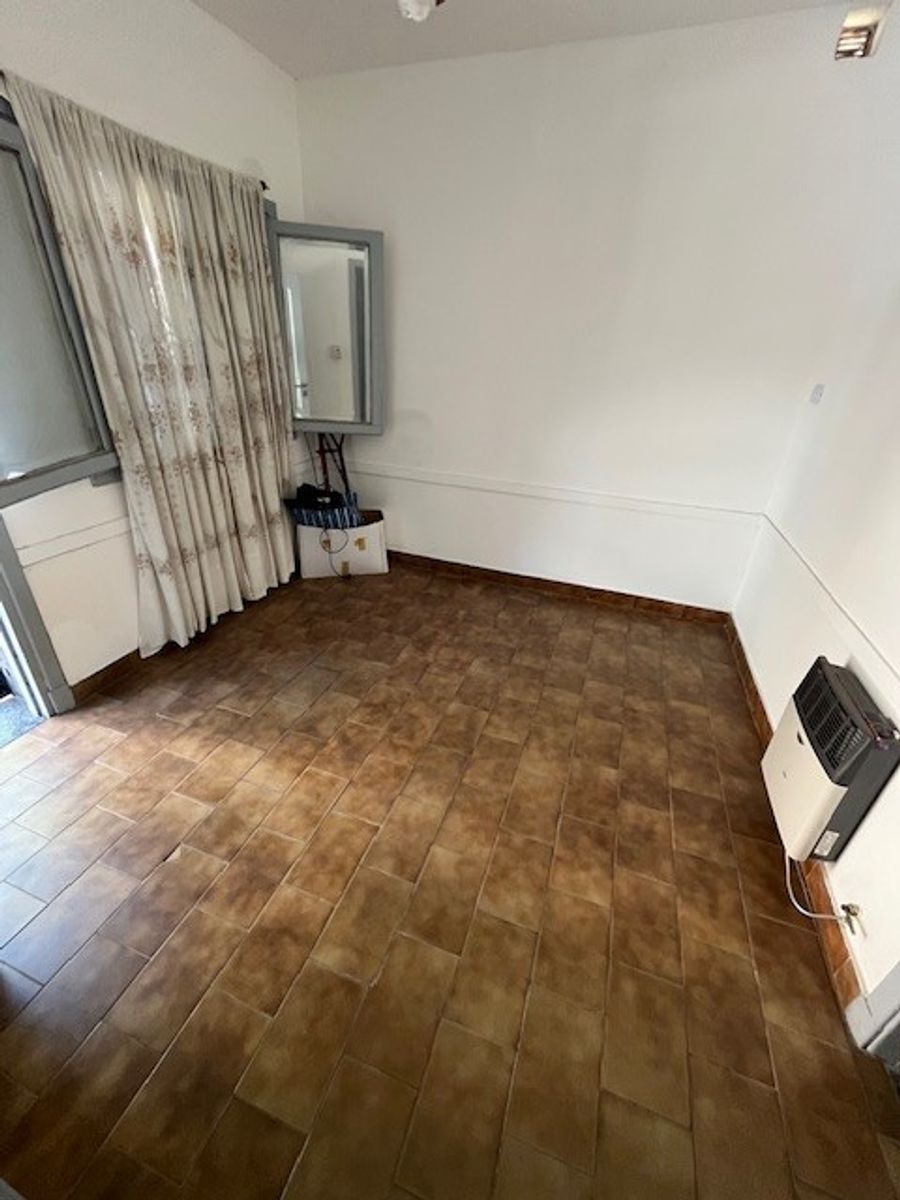 CASA DE 3 AMBIENTES AL FRENTE CON GALERIA, PATIO Y TERRAZA - SANTOS LUGARES — foto 4