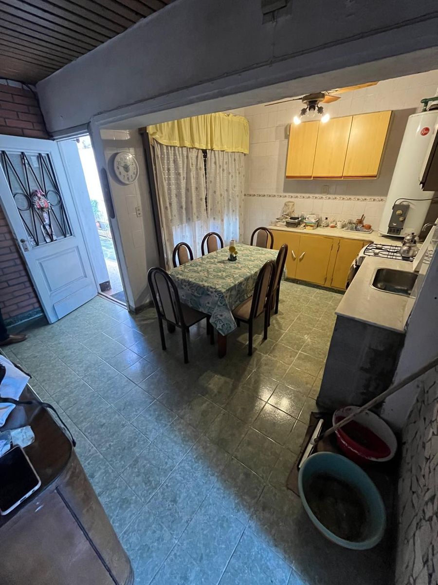 CASA DE 5 AMBIENTES CON JARDIN, COCHERA Y PATIO - SANTOS LUGARES — foto 9