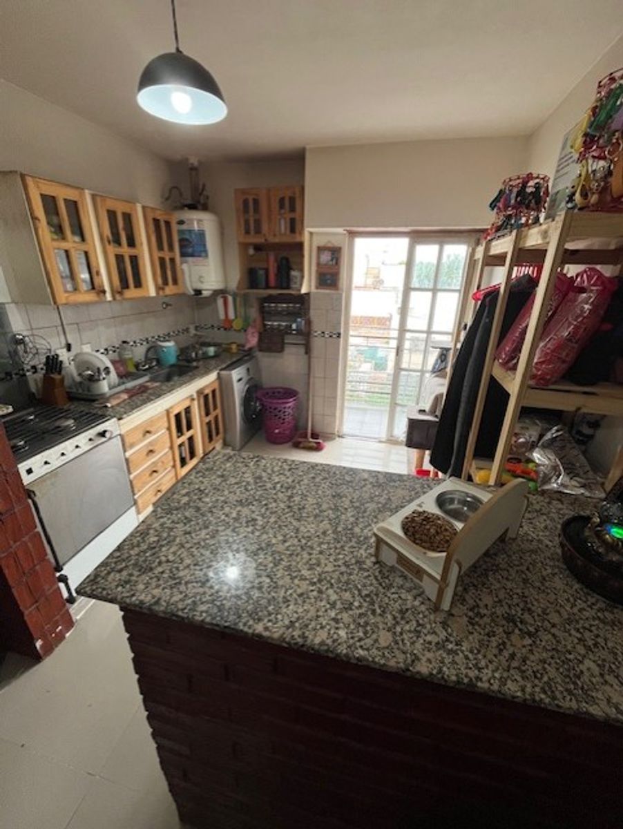 DEPARTAMENTO 2 AMBIENTES CON DOBLE BALCON EN 2DO PISO - SANTOS LUGARES — foto 2