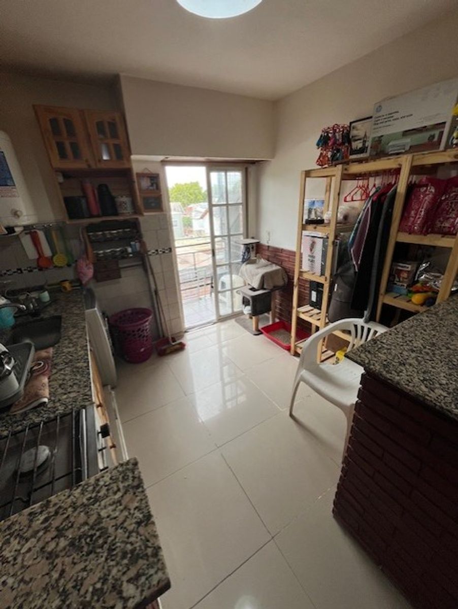 DEPARTAMENTO 2 AMBIENTES CON DOBLE BALCON EN 2DO PISO - SANTOS LUGARES — foto 4