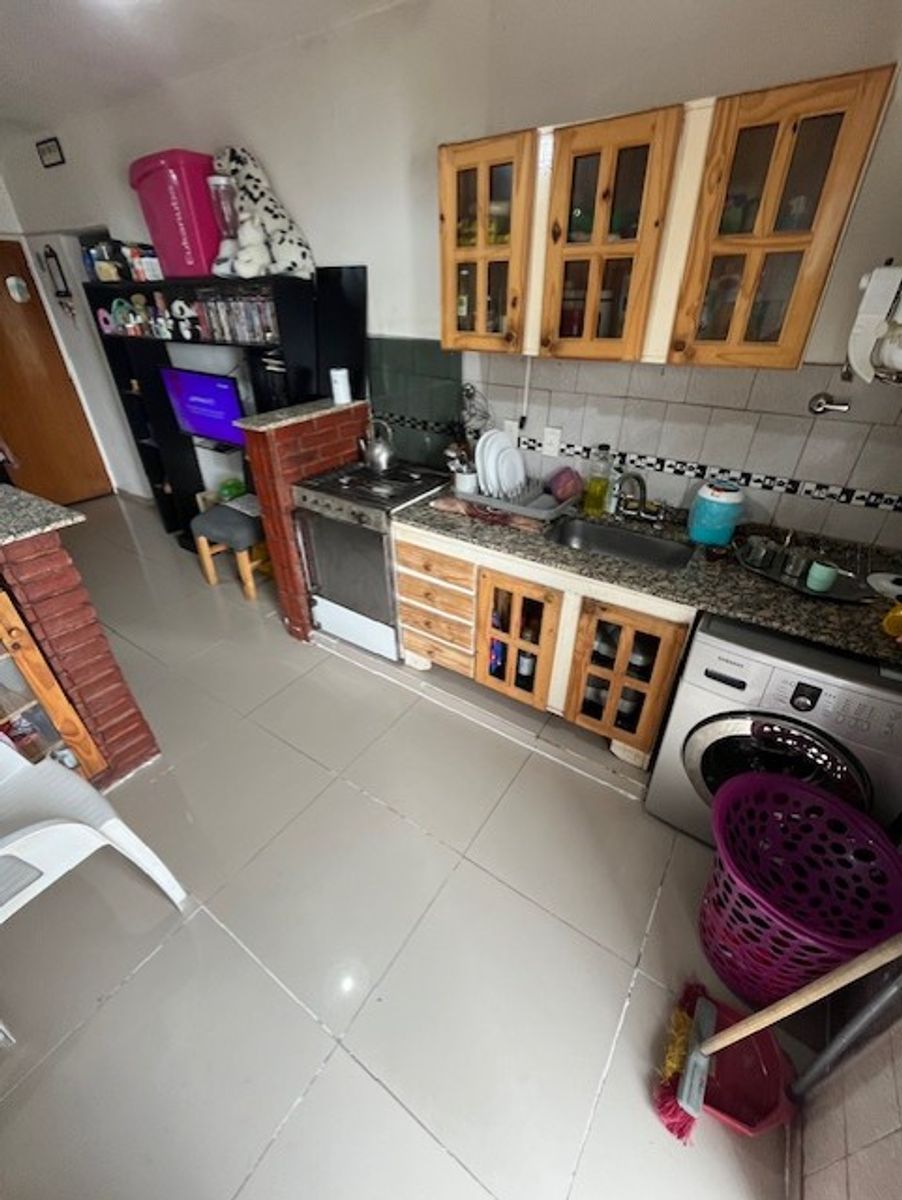 DEPARTAMENTO 2 AMBIENTES CON DOBLE BALCON EN 2DO PISO - SANTOS LUGARES — foto 5