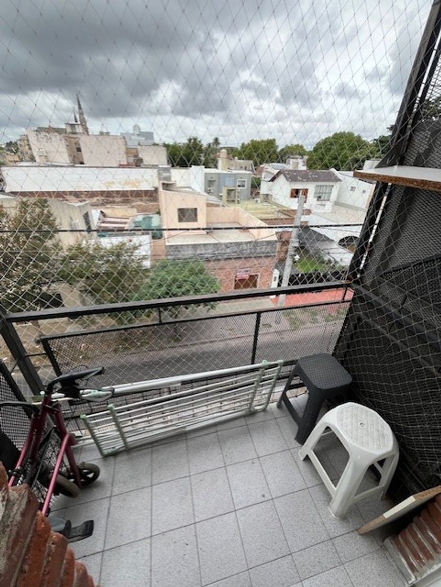 DEPARTAMENTO 2 AMBIENTES CON DOBLE BALCON EN 2DO PISO - SANTOS LUGARES — foto 6