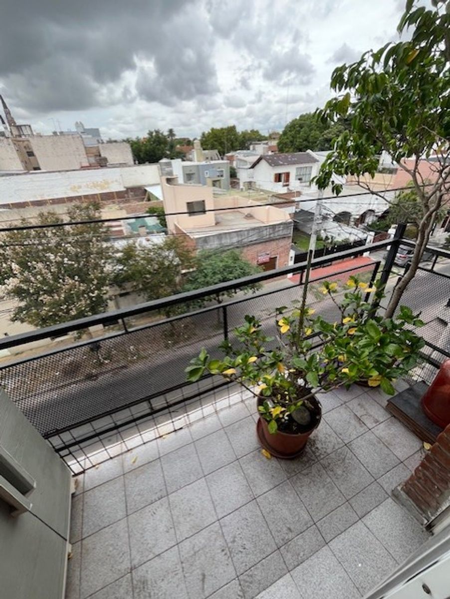 DEPARTAMENTO 2 AMBIENTES CON DOBLE BALCON EN 2DO PISO - SANTOS LUGARES — foto 12