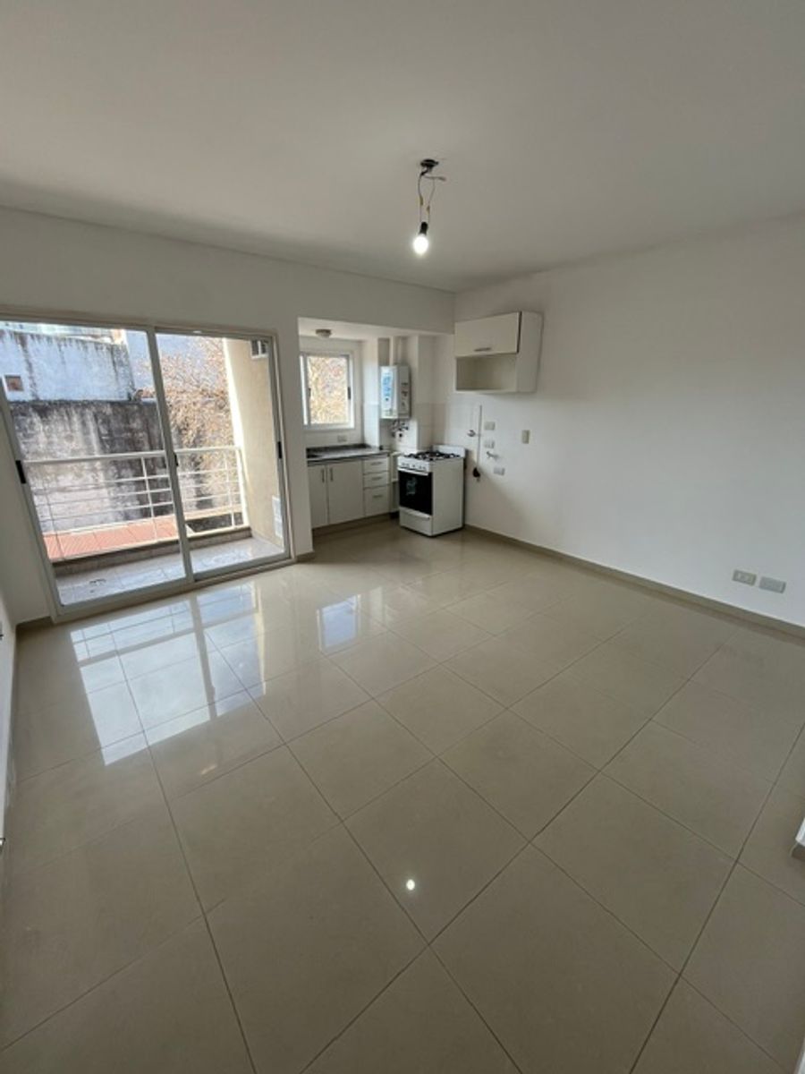 DEPARTAMENTO DE 2 AMBIENTES CON BALCON - APTO CREDITO - CASEROS - 3