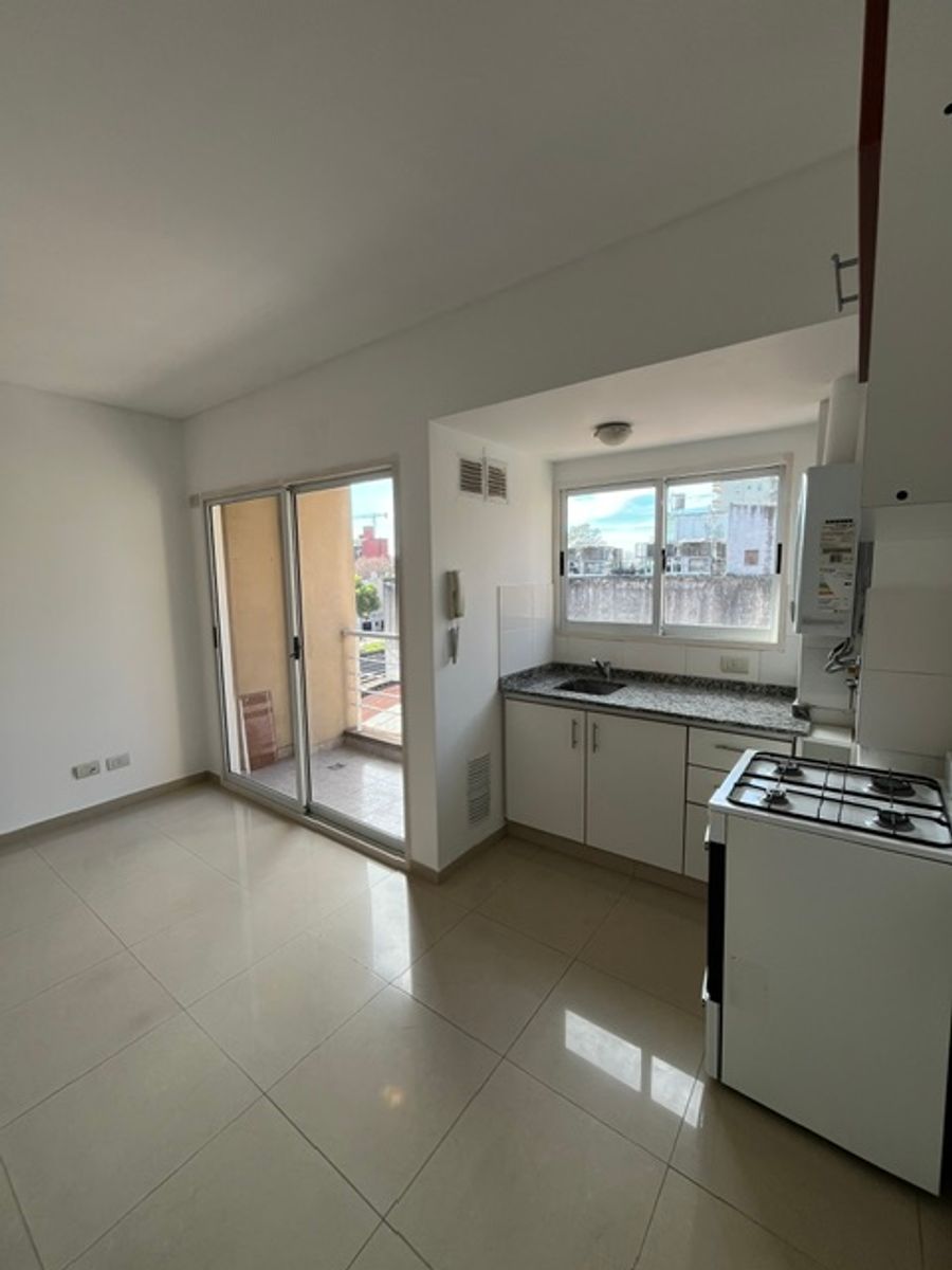 DEPARTAMENTO DE 2 AMBIENTES CON BALCON - APTO CREDITO - CASEROS - 5