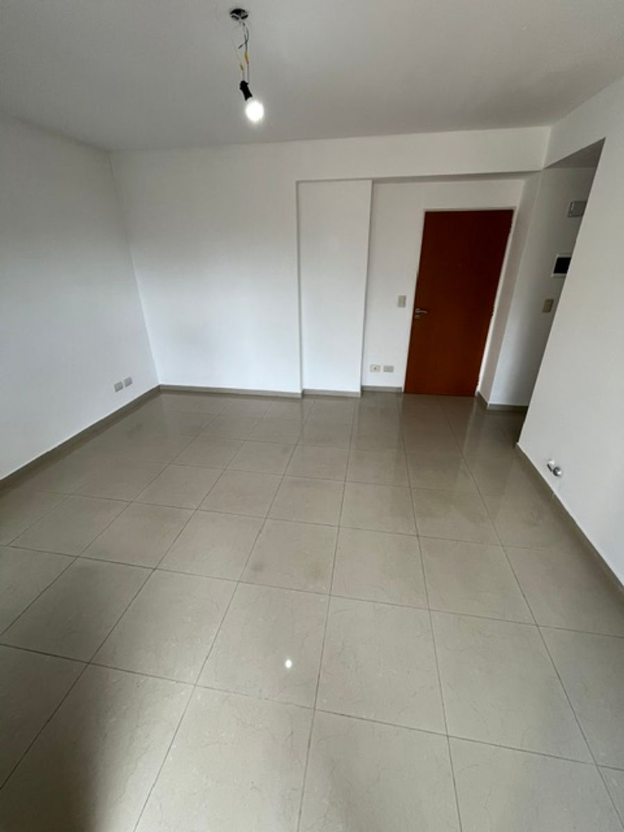 DEPARTAMENTO DE 2 AMBIENTES CON BALCON - APTO CREDITO - CASEROS - 7