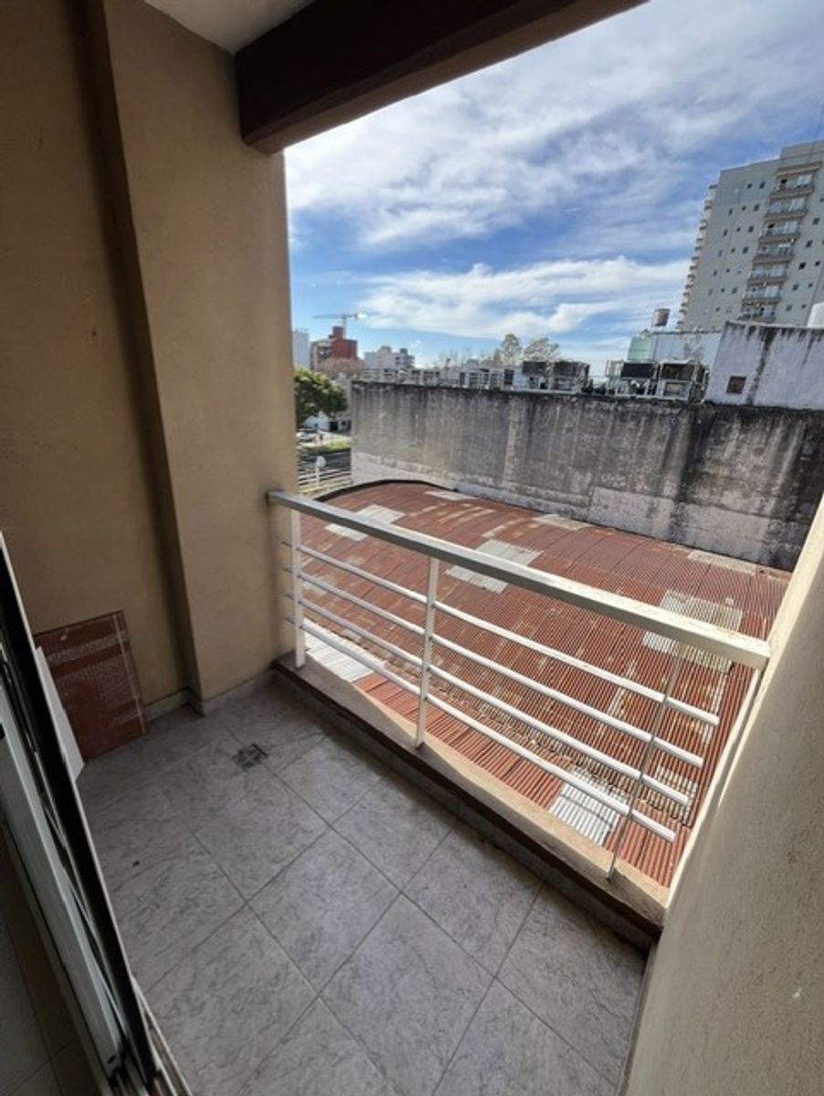 DEPARTAMENTO DE 2 AMBIENTES CON BALCON - APTO CREDITO - CASEROS - 8