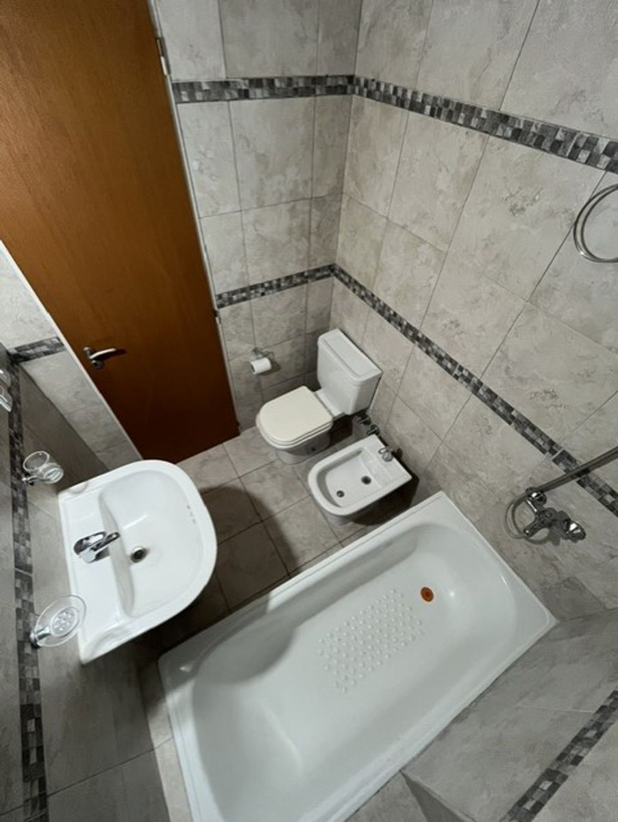 DEPARTAMENTO DE 2 AMBIENTES CON BALCON - APTO CREDITO - CASEROS - 10