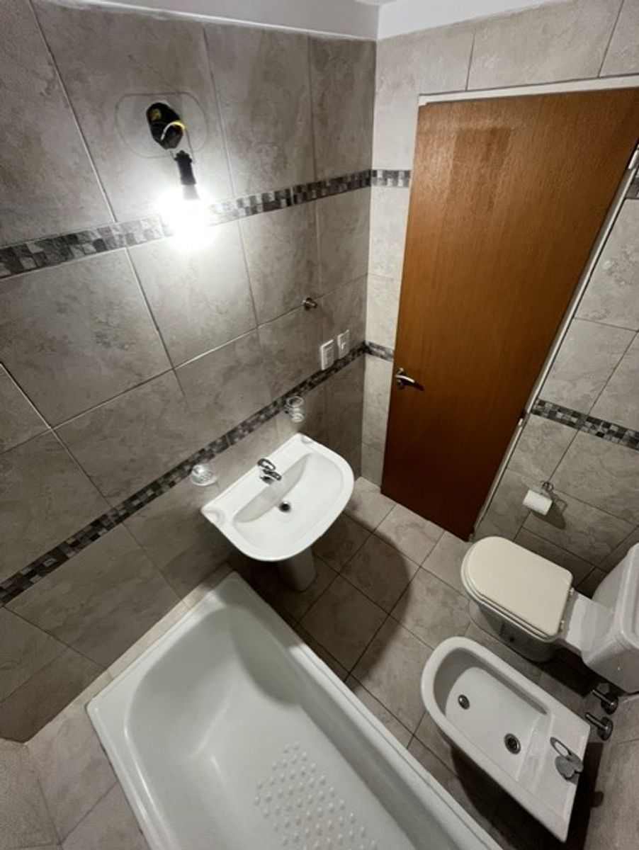 DEPARTAMENTO DE 2 AMBIENTES CON BALCON - APTO CREDITO - CASEROS - 12