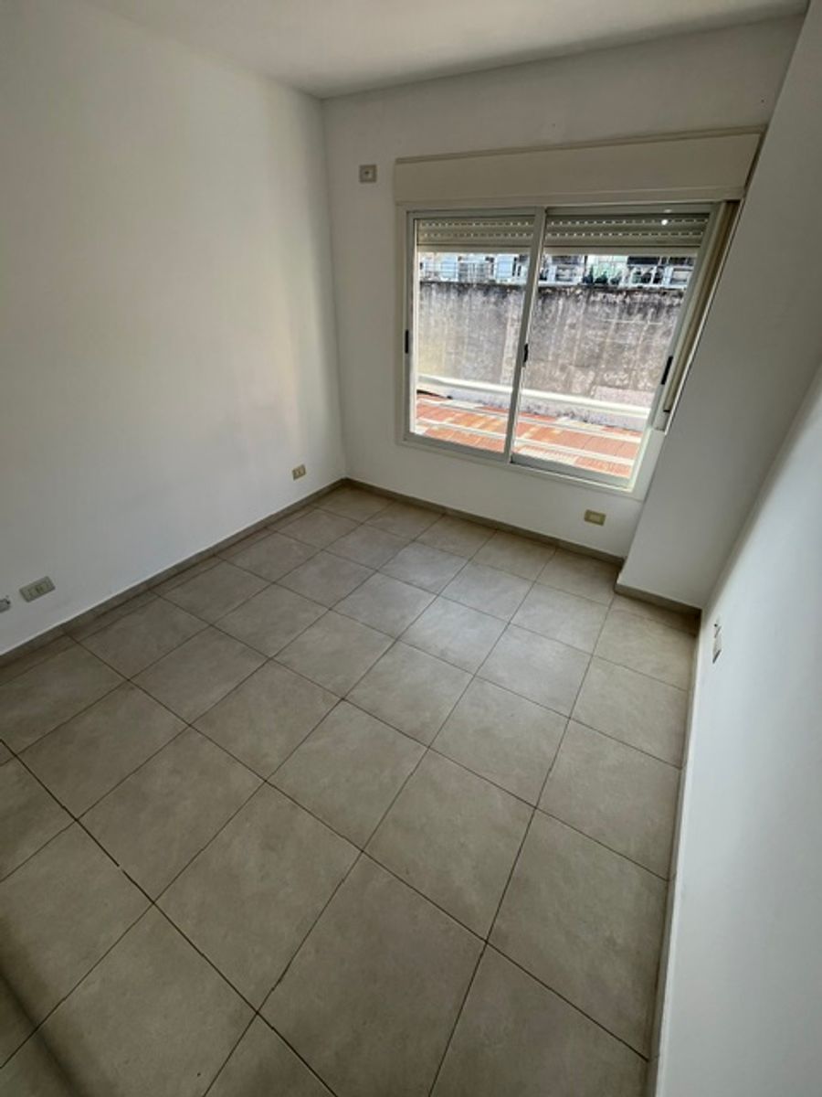 DEPARTAMENTO DE 2 AMBIENTES CON BALCON - APTO CREDITO - CASEROS - 13