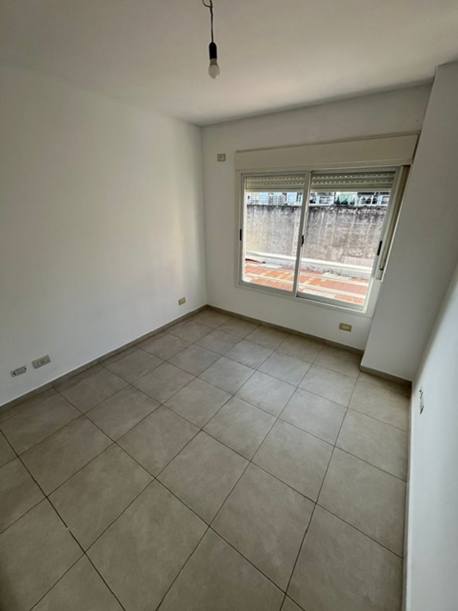 DEPARTAMENTO DE 2 AMBIENTES CON BALCON - APTO CREDITO - CASEROS - 14